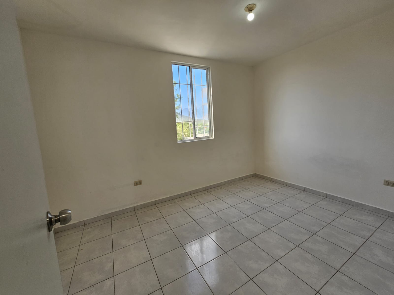 Casa en Venta en Parques Diamante, García | 2 Plantas, 2 Recámaras