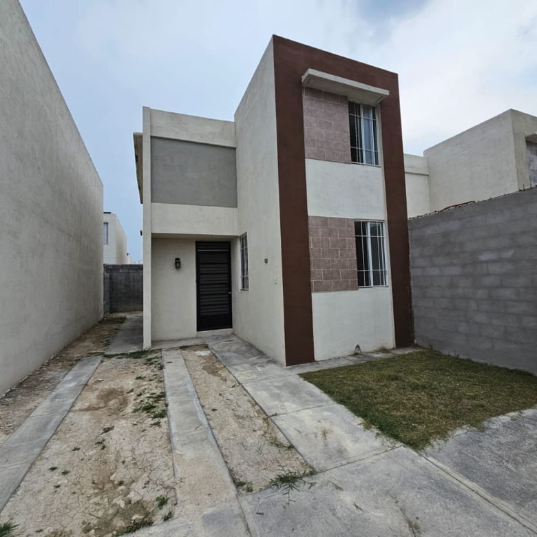 Casa en Venta en Parques Zafiro Azul Real, García | 3 Recámaras, 3 Baños