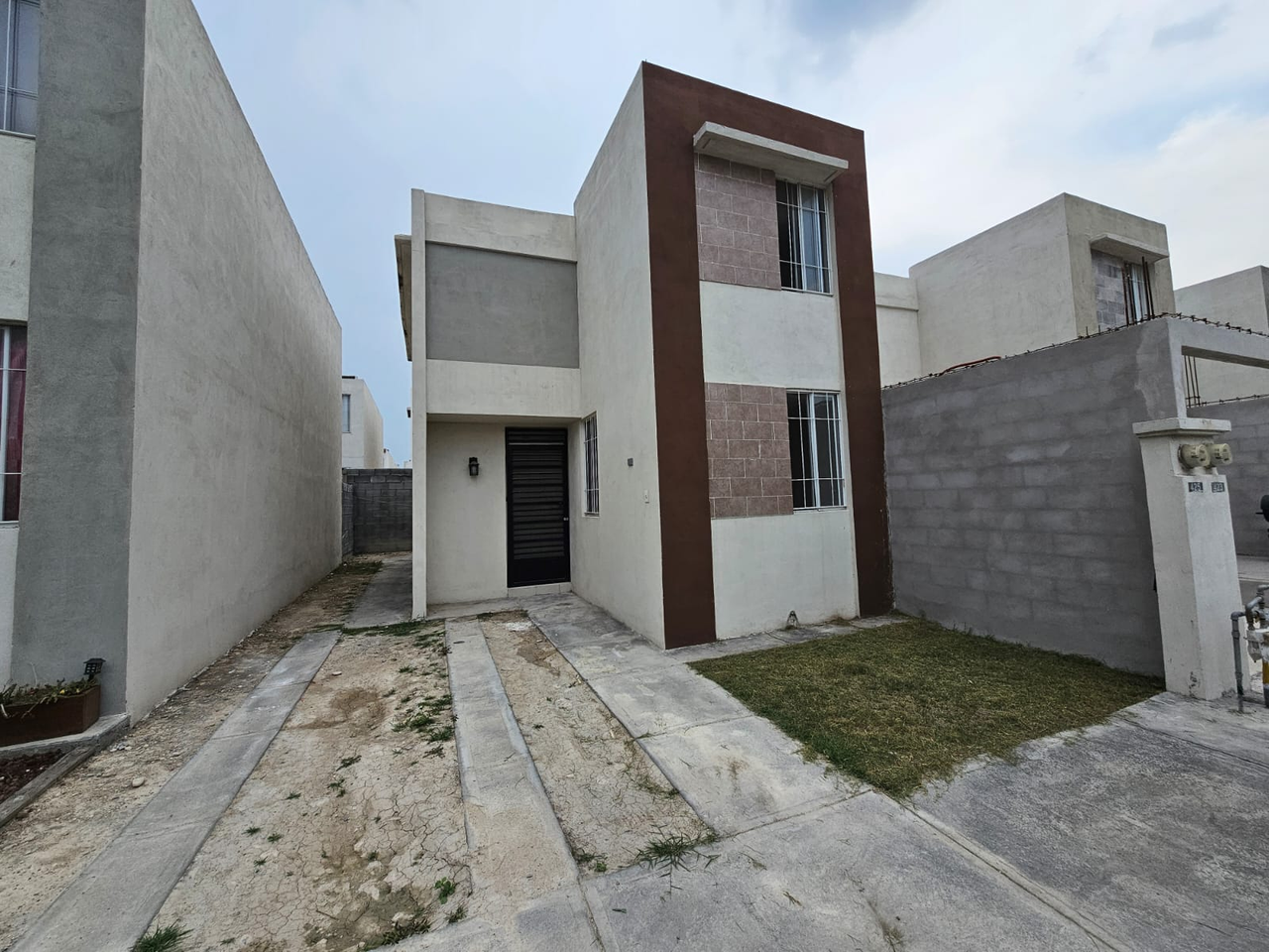 Casa en Venta en Parques Zafiro Azul Real, García | 3 Recámaras, 3 Baños