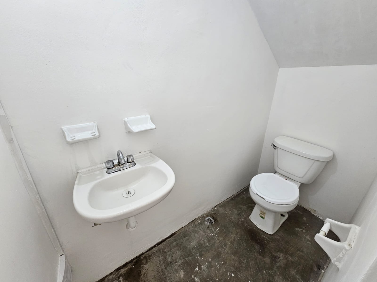 Casa en Venta en Fuentes de Castilla, Salinas Victoria | 2 Plantas, 2 Recámaras – Foto 9 Casa en Venta en Fuentes de Castilla, Salinas Victoria | 2 Plantas, 2 Recámaras
