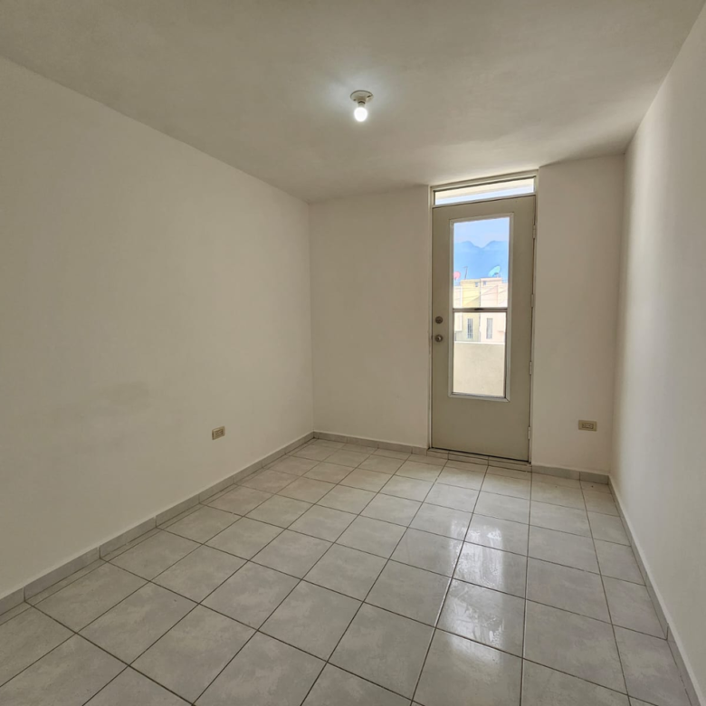 Casa en Venta en Parques Diamante, García | 2 Plantas, 2 Recámaras