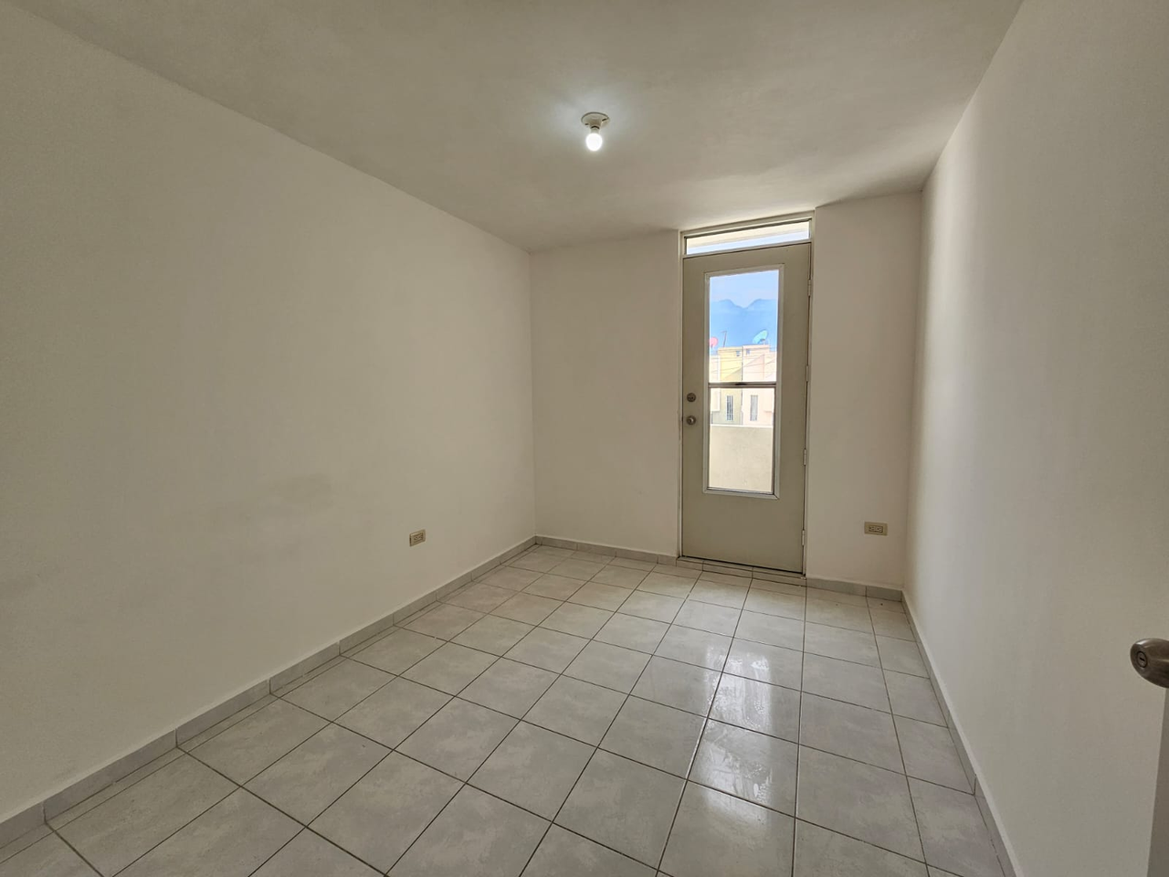 Casa en Venta en Parques Diamante, García | 2 Plantas, 2 Recámaras