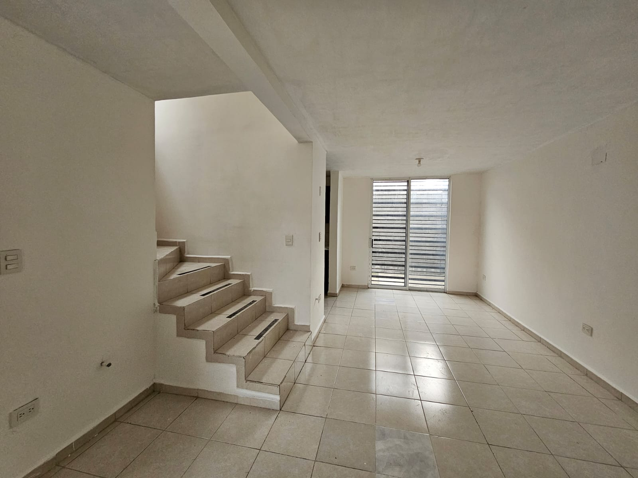 Casa en Venta en Parques Zafiro Azul Real, García | 3 Recámaras, 3 Baños