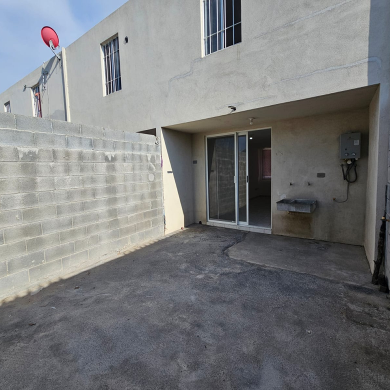 Casa en Venta en Parques Diamante, García | 2 Plantas, 2 Recámaras