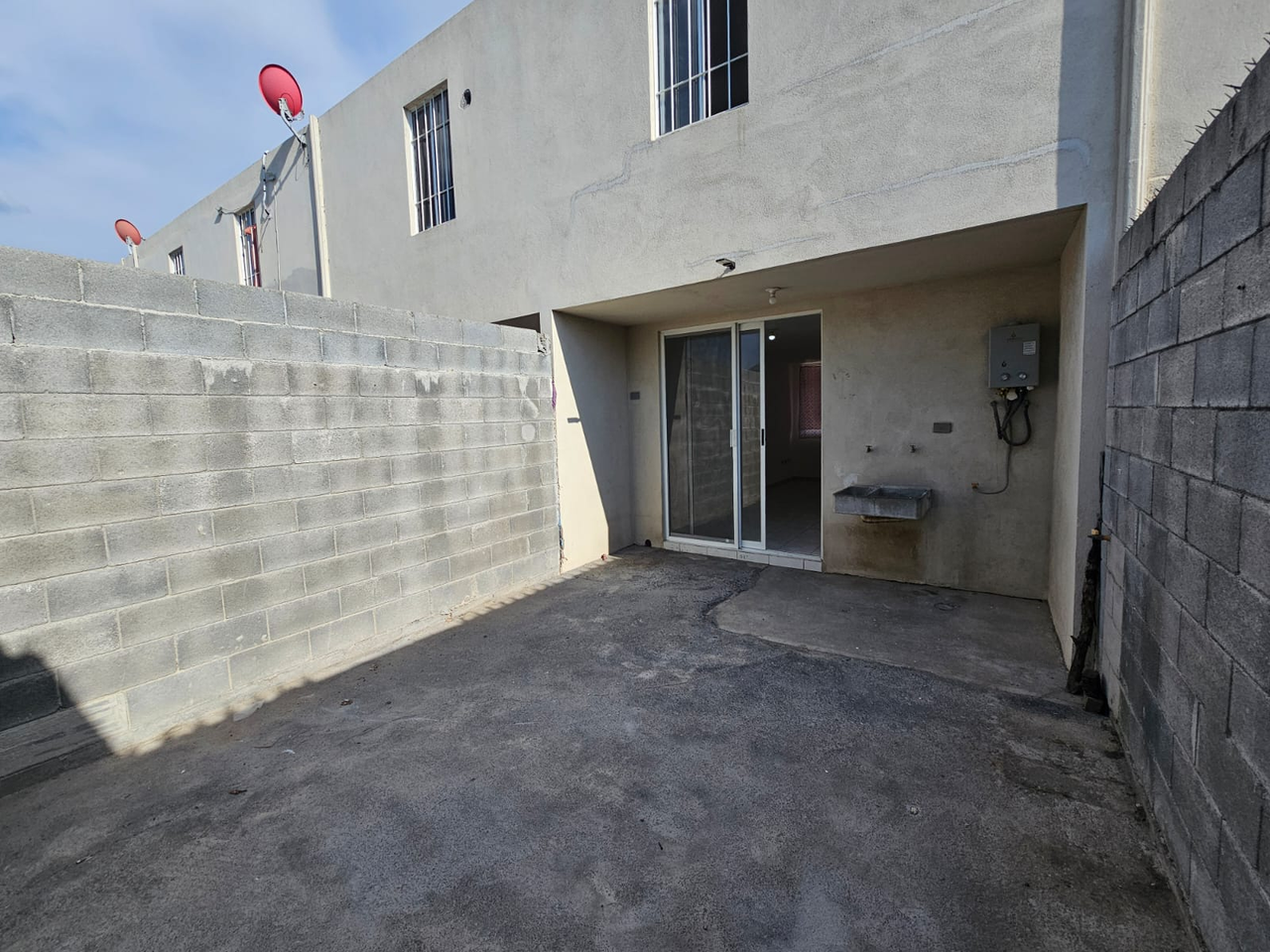 Casa en Venta en Parques Diamante, García | 2 Plantas, 2 Recámaras