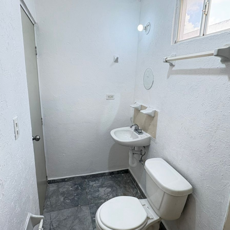 Casa en Venta en Bosques de Castilla, Salinas Victoria | 2 Plantas, 2 Recámaras