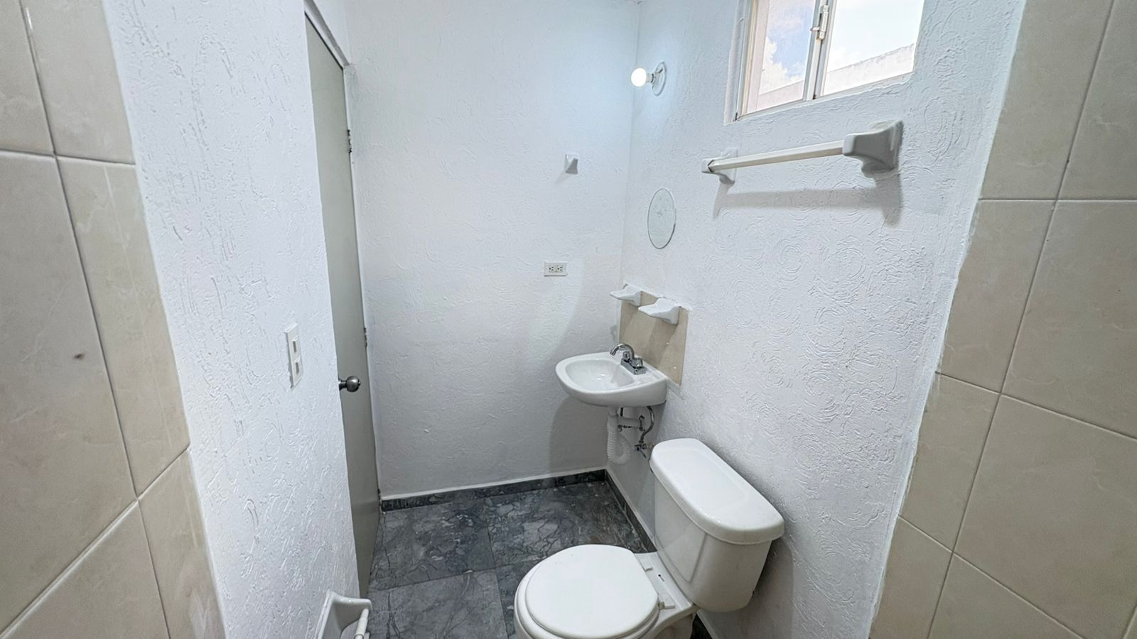 Casa en Venta en Bosques de Castilla, Salinas Victoria | 2 Plantas, 2 Recámaras