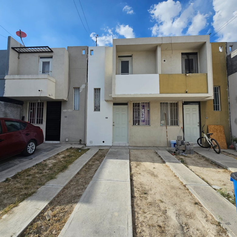 Casa en Venta en Parques Diamante, García | 2 Plantas, 2 Recámaras