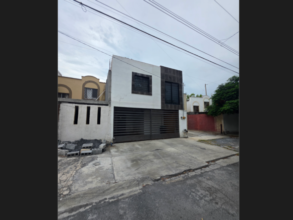 Casa en Venta en Barrio San Luis, Monterrey | 3 Recámaras con Terraza