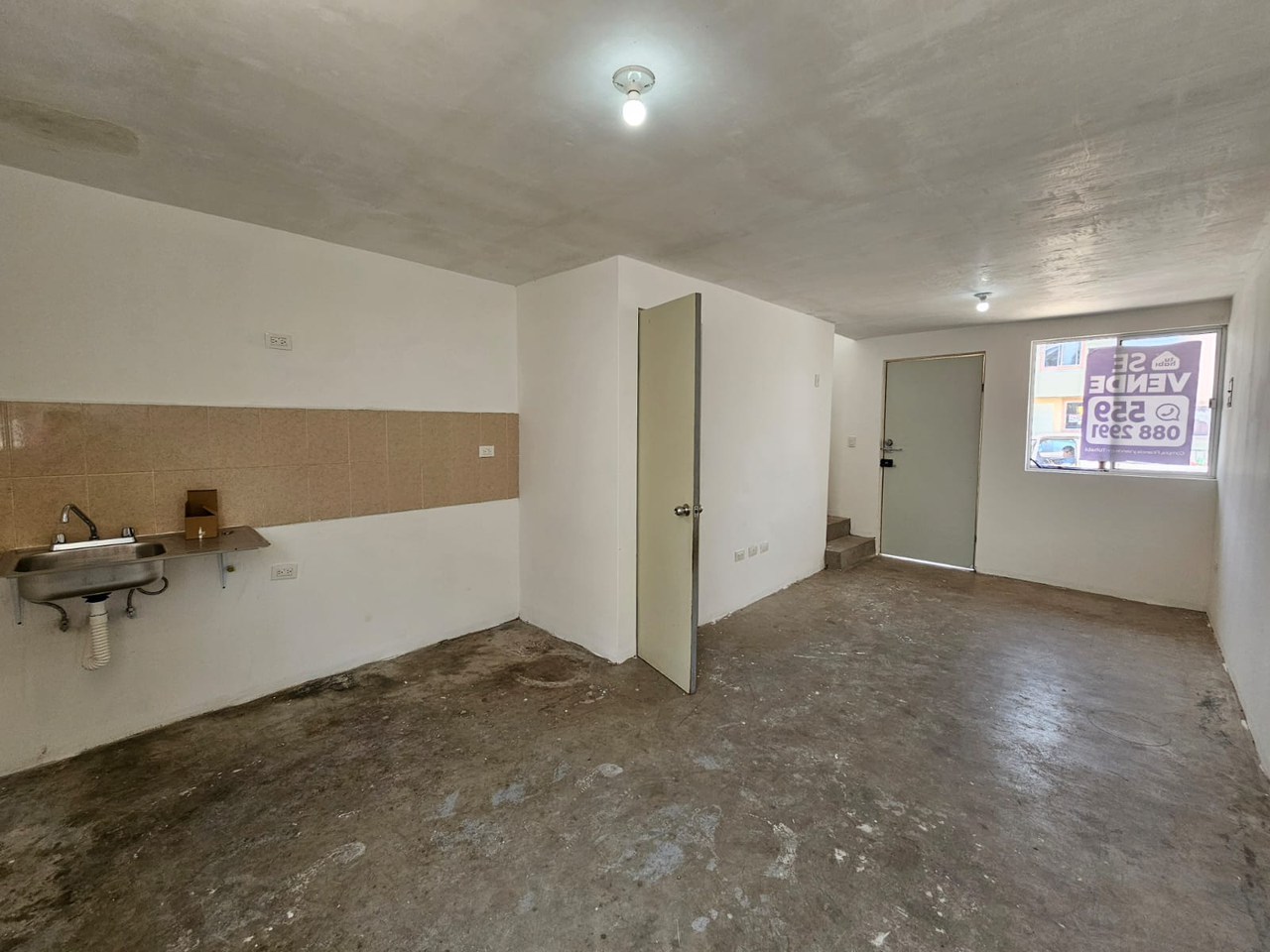 Casa en Venta en Fuentes de Castilla, Salinas Victoria | 2 Plantas, 2 Recámaras – Foto 1 Casa en Venta en Fuentes de Castilla, Salinas Victoria | 2 Plantas, 2 Recámaras