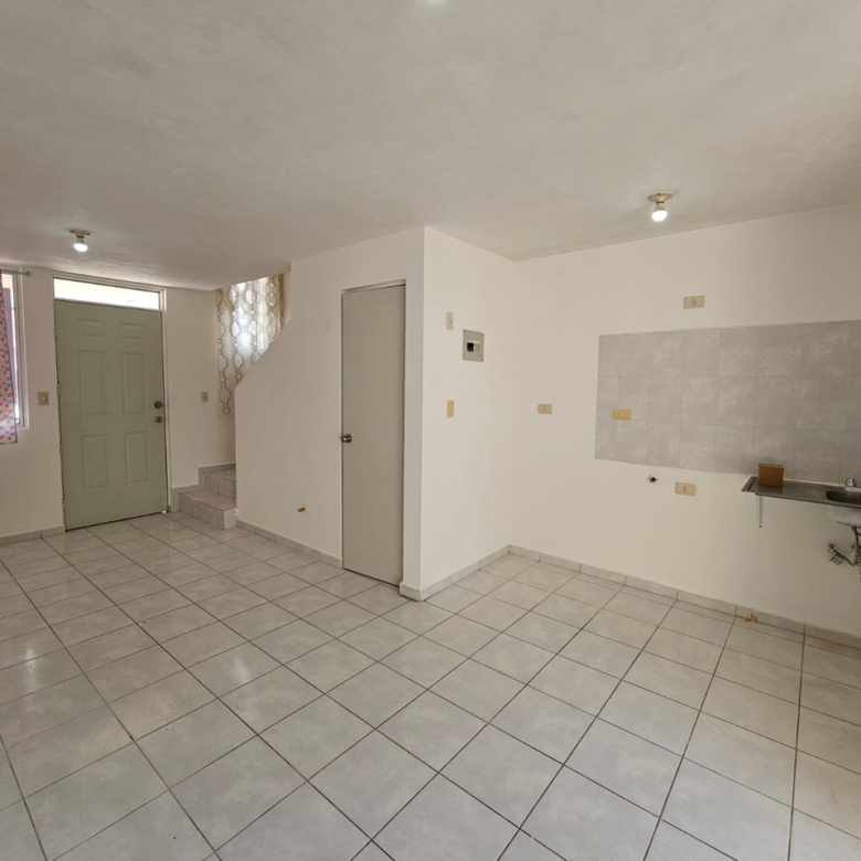 Casa en Venta en Parques Diamante, García | 2 Plantas, 2 Recámaras