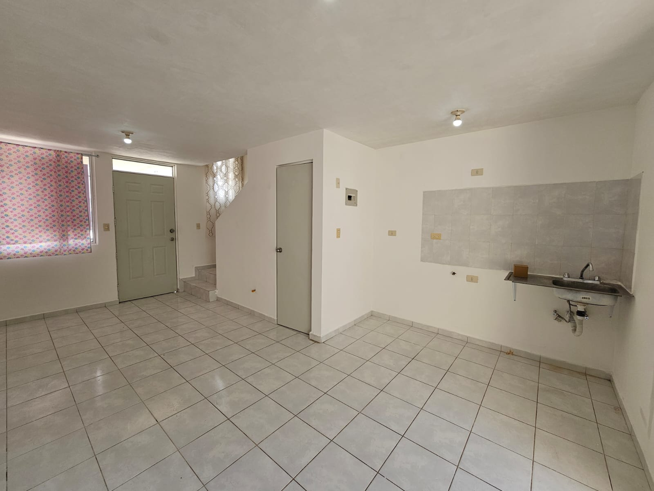 Casa en Venta en Parques Diamante, García | 2 Plantas, 2 Recámaras