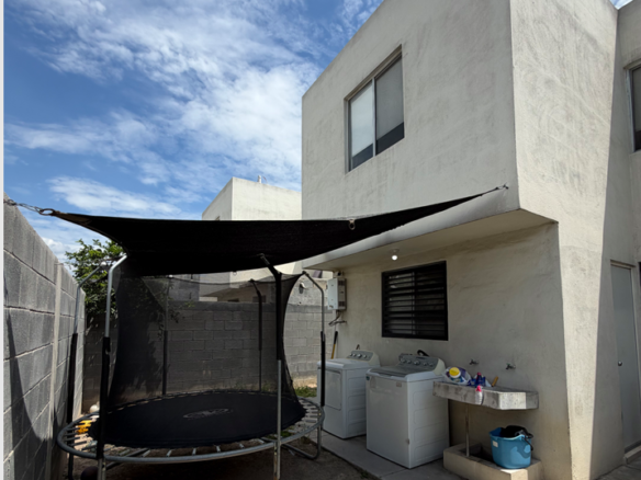 Casa en Venta en Fraccionamiento Santa María, García | 2 Plantas con Cocina Integral