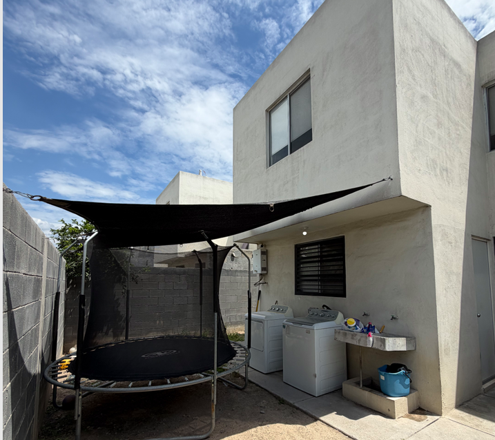 Casa en Venta en Fraccionamiento Santa María, García | 2 Plantas con Cocina Integral