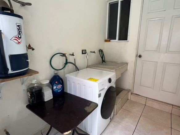 Casa en Venta en Pedregal La Huasteca, Santa Catarina | 3 Recámaras + Estudio