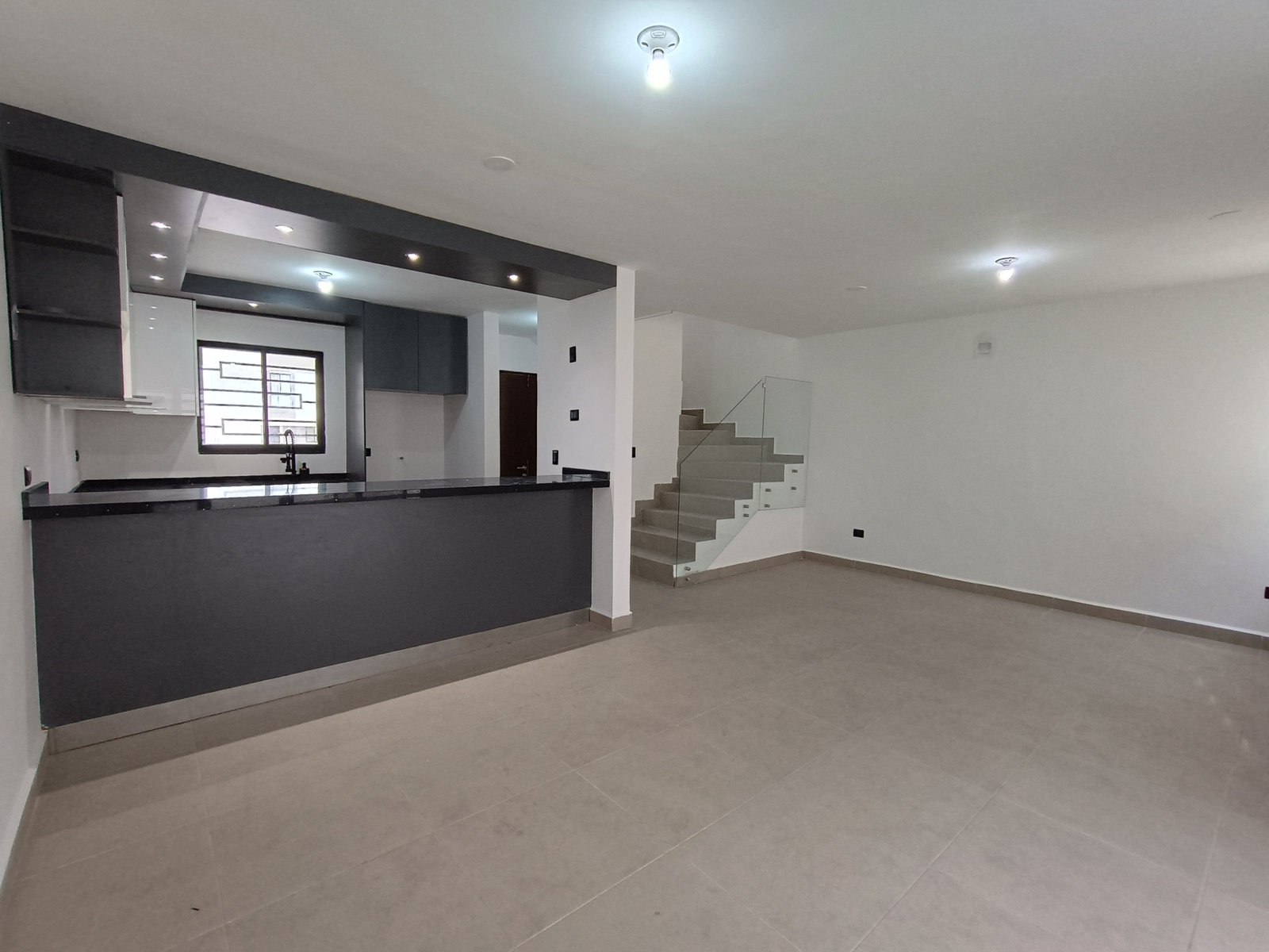 Casa en Venta en Ayucca Residencial (Mitras Poniente), García | 3 Recámaras con Cocina Integral