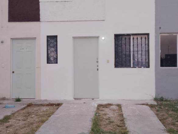 Casa en Venta en Residencial Los Ébanos, Juárez | 2 Recámaras, 2 Plantas