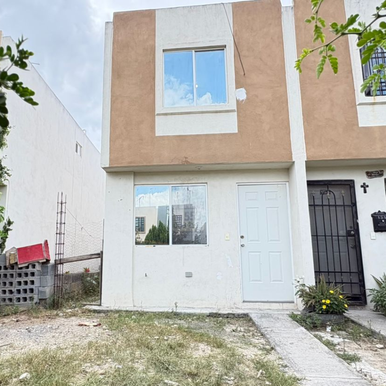 Casa en Venta en Bosques de Castilla, Salinas Victoria | 2 Plantas, 2 Recámaras