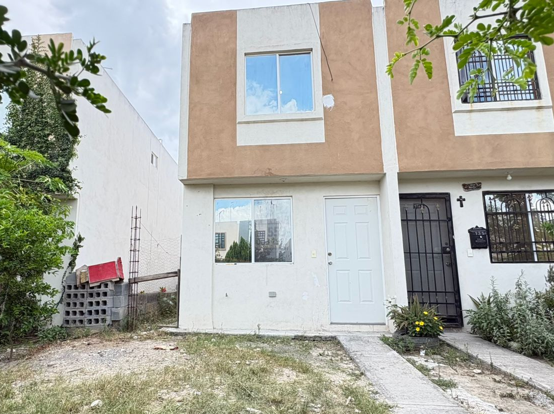 Casa en Venta en Bosques de Castilla, Salinas Victoria | 2 Plantas, 2 Recámaras
