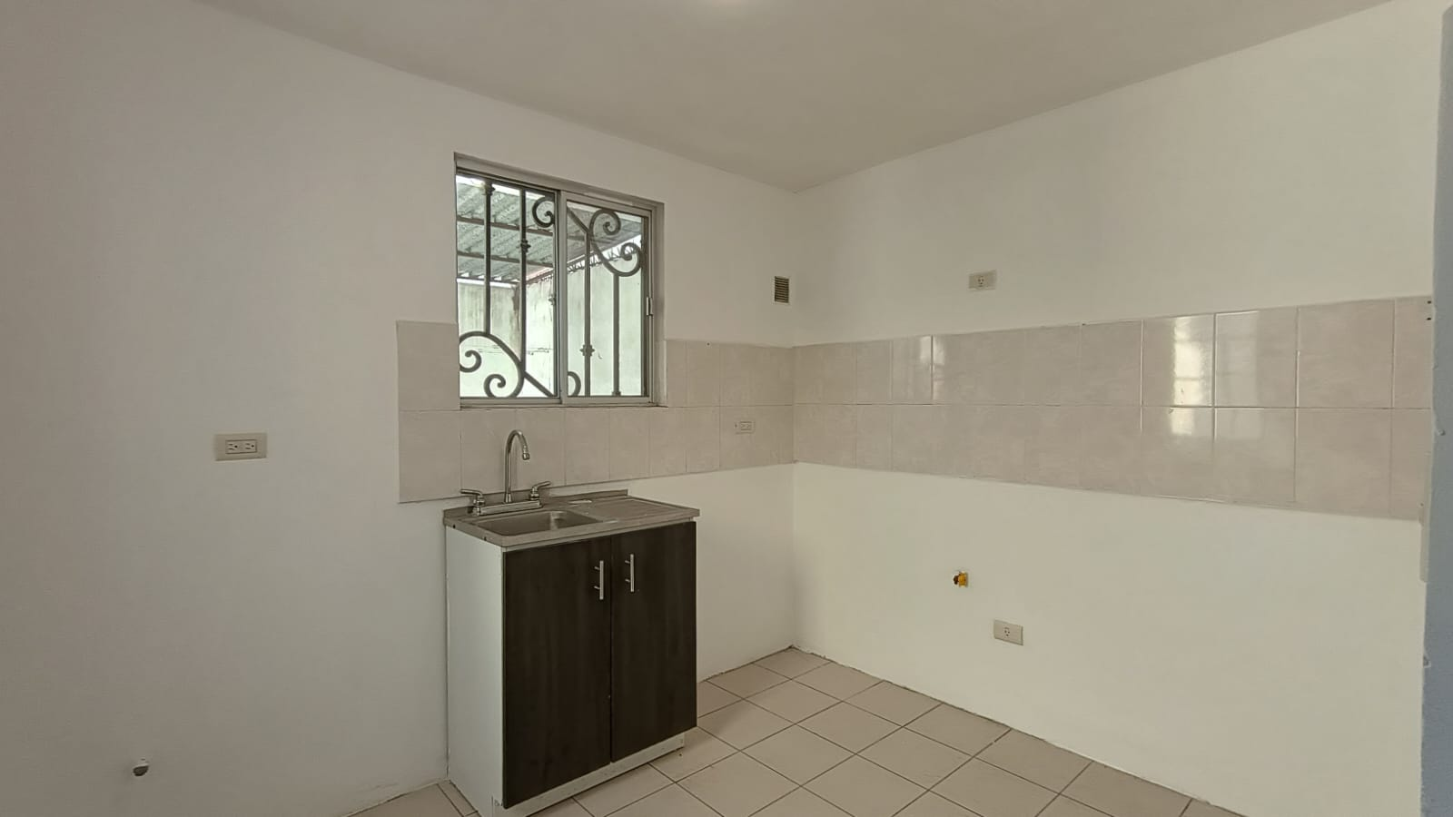 Casa en Venta en Villas de la Hacienda, Juárez | 2 Plantas, Cochera Doble