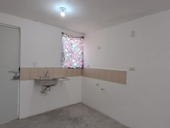 Casa en Venta en Residencial Los Ébanos, Juárez | 2 Recámaras, 2 Plantas