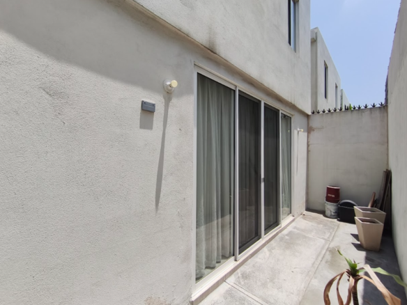 Casa en Venta en Fraccionamiento Samsara (Sector Bellini), García | 3 Recámaras con Alberca