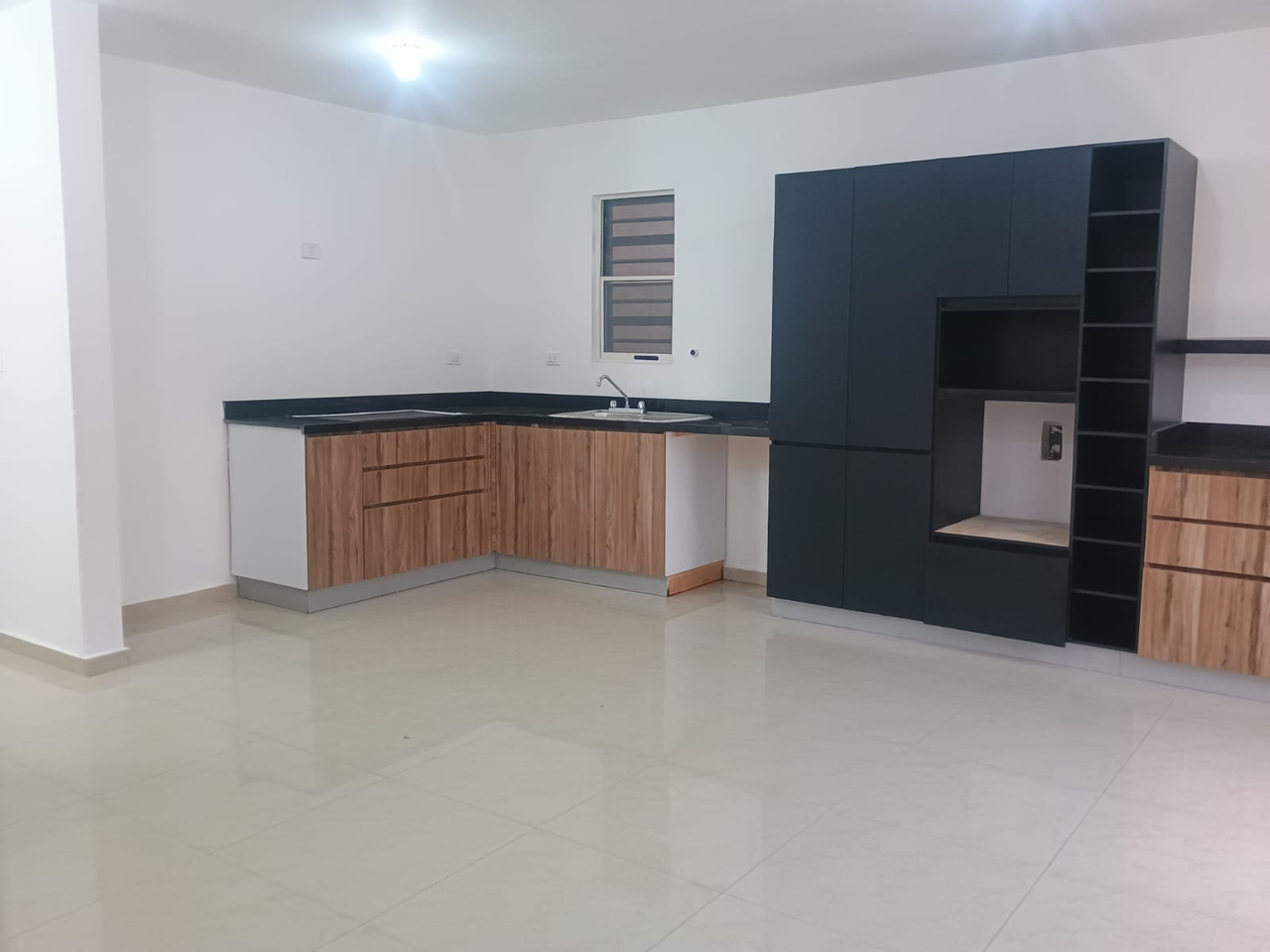 Casa en Venta en Valterra Residencial Sector Ámbar, Apodaca | 3 Plantas, 3 Recámaras – Foto 5 Casa en Venta en Valterra Residencial Sector Ámbar, Apodaca | 3 Plantas, 3 Recámaras