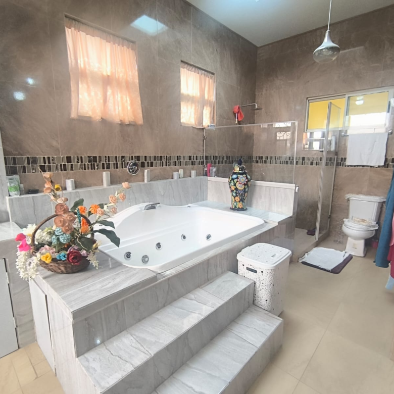 Casa de Lujo en Venta en Crystal Lagoons (Moderno Apodaca), Apodaca | 340 m², 4 Recámaras