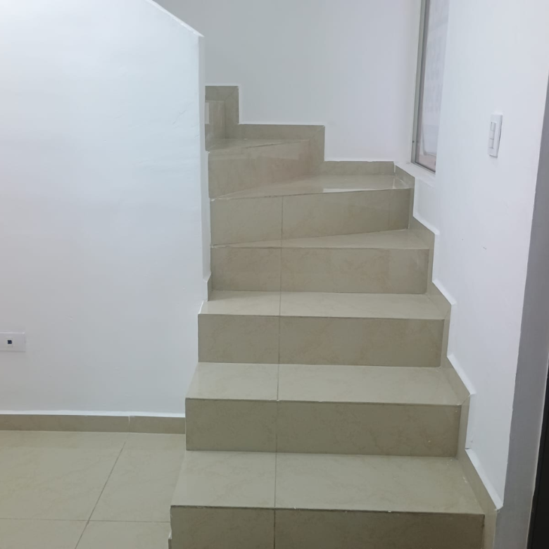 Casa en Venta en Valterra Residencial Sector Ámbar, Apodaca | 3 Plantas, 3 Recámaras