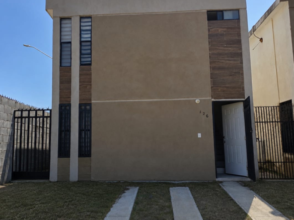 Casa en Venta en Laderas de la Silla, Juárez | 2 Plantas, Cochera Doble