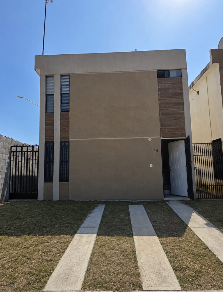Casa en Venta en Laderas de la Silla, Juárez | 2 Plantas, Cochera Doble