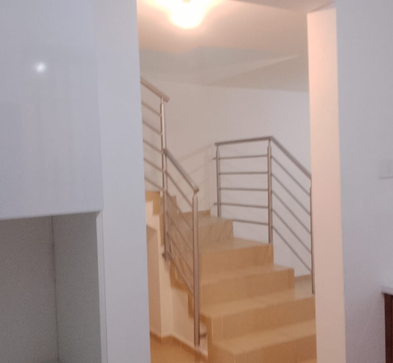 Casa en Venta en mitras poniente malaga, García | 3 Recámaras, 102 m²
